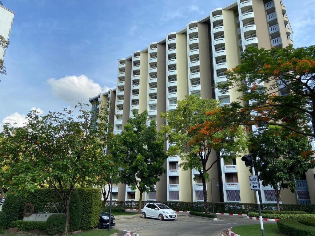 Dluxx Thammasat Hotel Pathum Thani Buitenkant foto