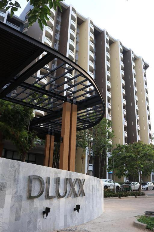 Dluxx Thammasat Hotel Pathum Thani Buitenkant foto