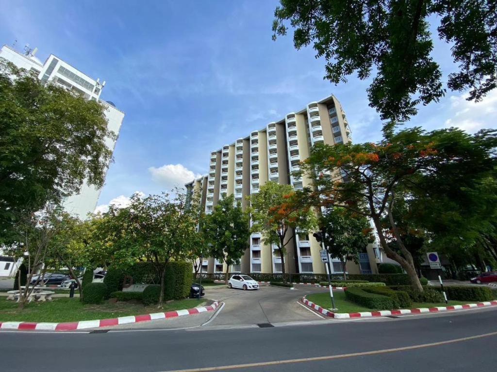 Dluxx Thammasat Hotel Pathum Thani Buitenkant foto