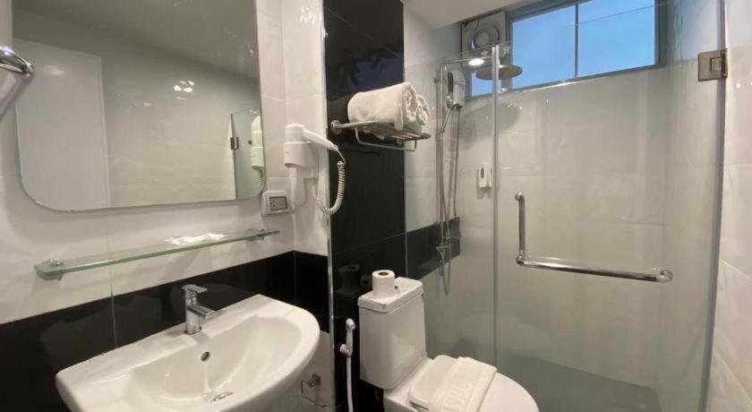 Dluxx Thammasat Hotel Pathum Thani Buitenkant foto