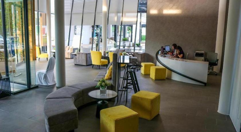 Dluxx Thammasat Hotel Pathum Thani Buitenkant foto