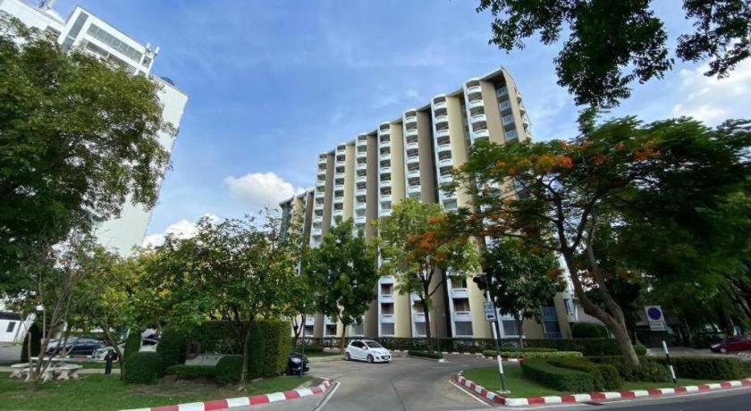 Dluxx Thammasat Hotel Pathum Thani Buitenkant foto